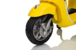 Otroški skuter na akumulator Vespa ROMA 2x35W, rumen - slika 4